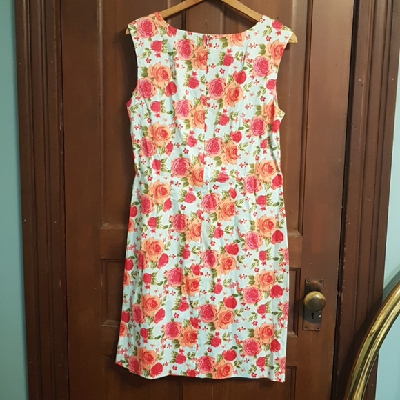 Rose Printed Sleeveless dress - Picture 2 of 4